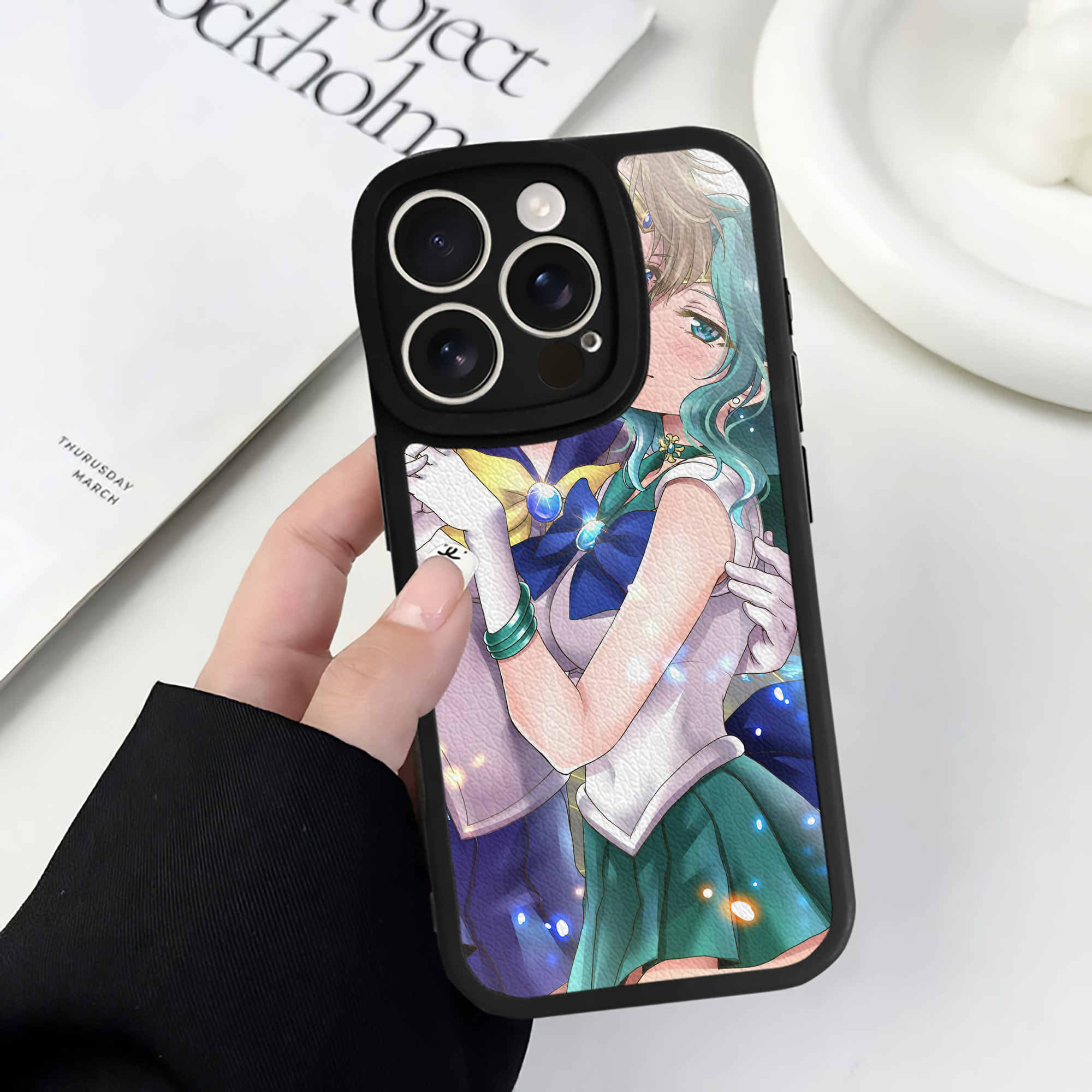 （画像用） 美少女戦士セーラームーン Sailor Moon 【iPhone 16シリーズ対応】シリコンスマホケース（レザー調） 材質：シリコン